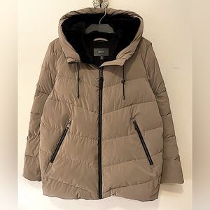 DKNY Womens puffer coat size Medium